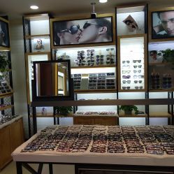 新視界眼鏡店（百聯徐匯店） 專業配鏡，點亮清晰視界